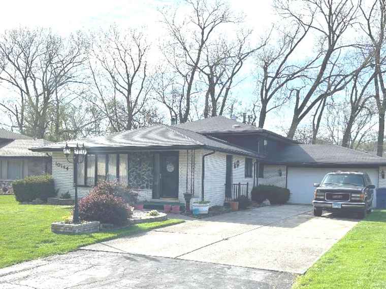 Photo of 10144 Charles Ave Palos Hills, IL 60465