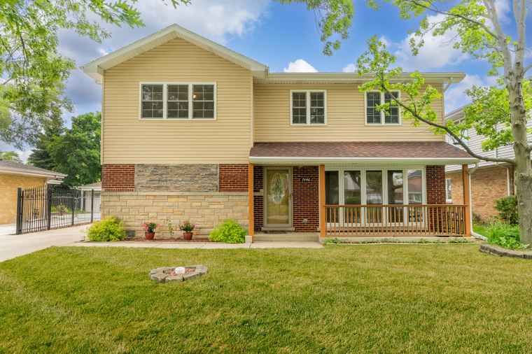 Photo of 7446 Lake St Morton Grove, IL 60053