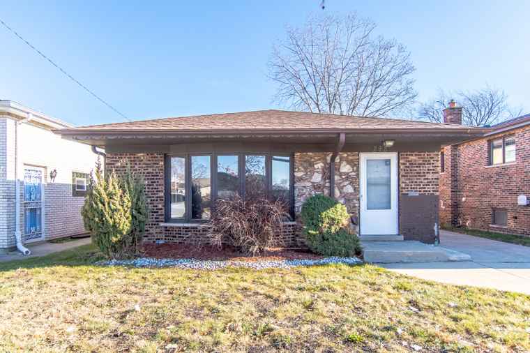 Photo of 295 Saginaw Ave Calumet City, IL 60409