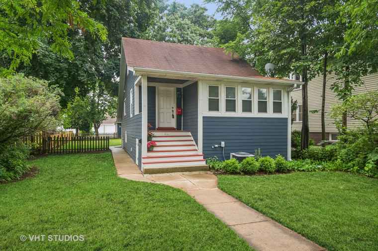 Photo of 2111 Lake Ave Wilmette, IL 60091