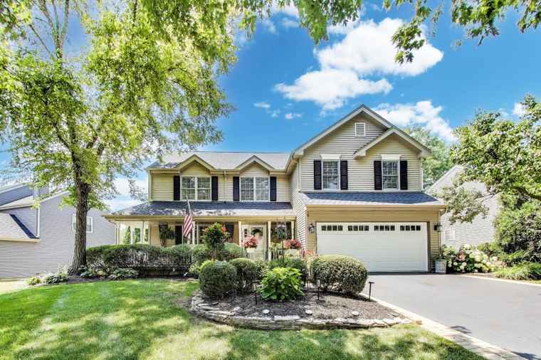 Photo of 346 Colonial Cir Geneva, IL 60134