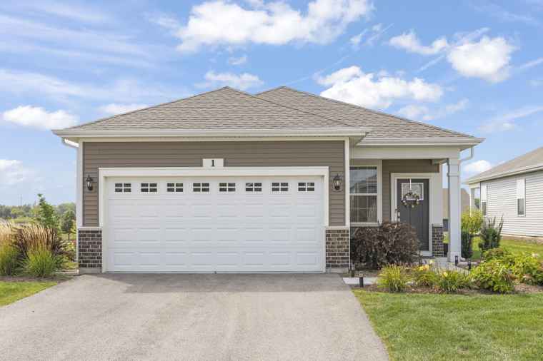 Photo of 1 Savannah Ct Algonquin, IL 60102