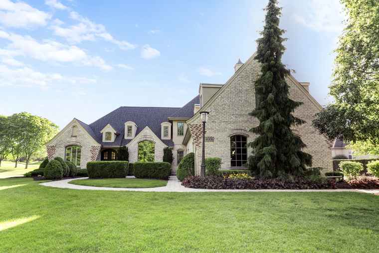 Photo of 4006 Royal Fox Dr St. Charles, IL 60174