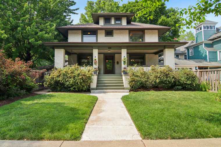 Photo of 412 Pleasant St Oak Park, IL 60302