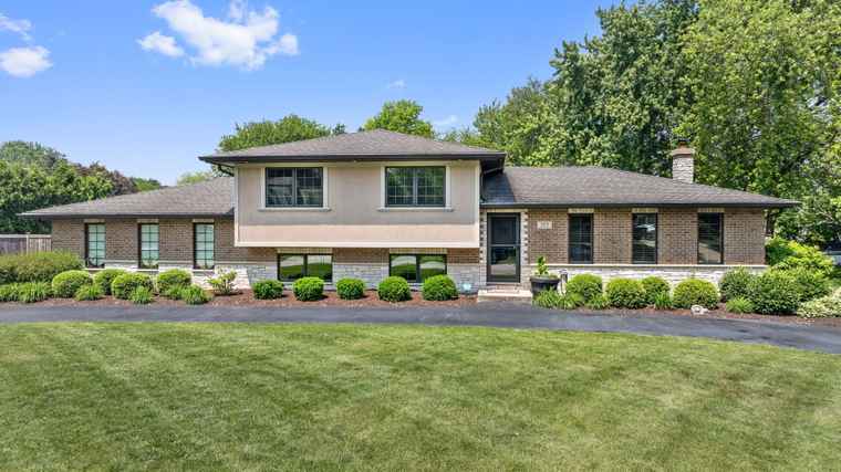 Photo of 352 Eagle Ln Bloomingdale, IL 60108