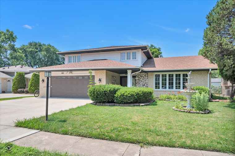 Photo of 10408 S Alta Dr Palos Hills, IL 60465
