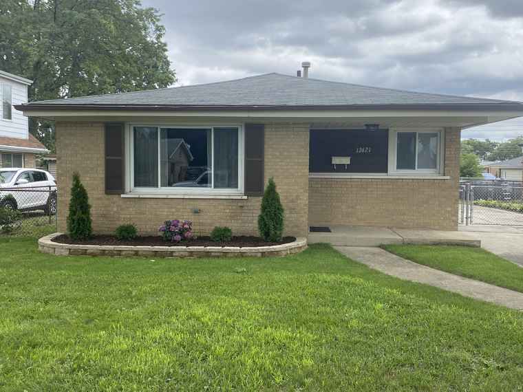 Photo of 12421 S Orchard St Alsip, IL 60803