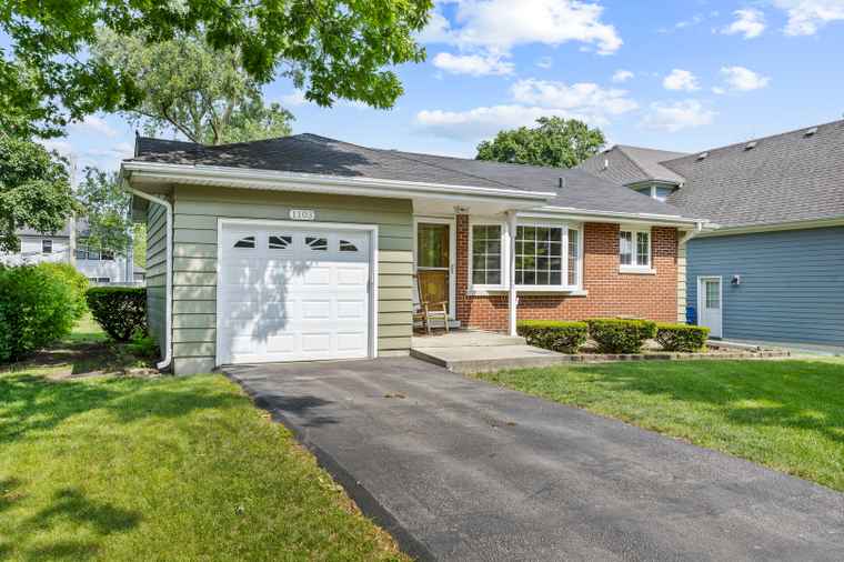 Photo of 1103 Lyford Ln Wheaton, IL 60189