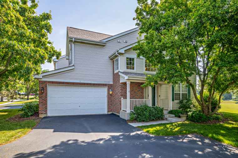Photo of 7 Haverton Ct Streamwood, IL 60107