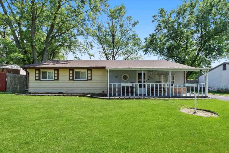Photo of 121 Cypress Dr Bolingbrook, IL 60440