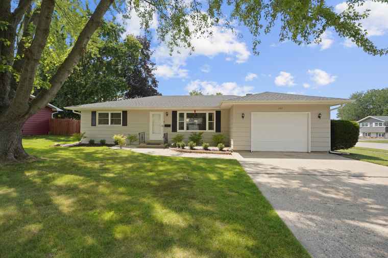 Photo of 582 Phillips Cir Antioch, IL 60002