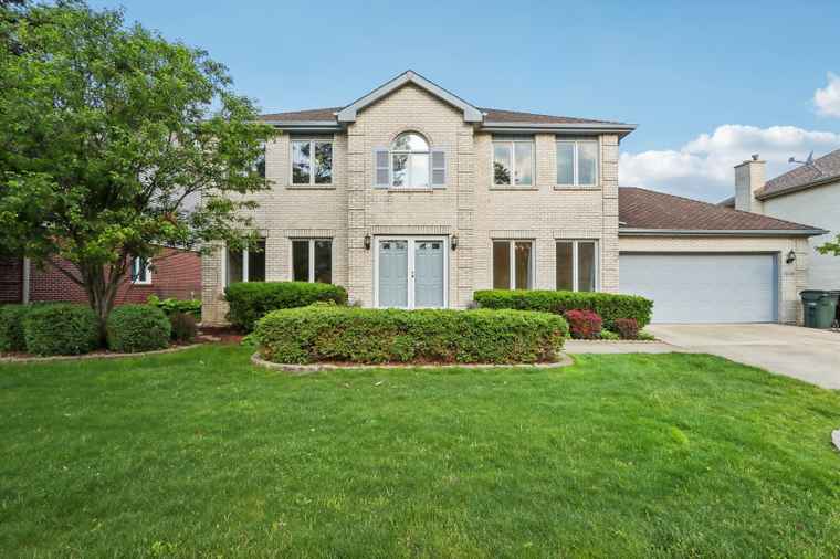 Photo of 15038 Landings Ln Oak Forest, IL 60452