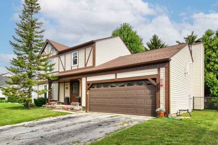 Photo of 688 Equestrian Dr Wheeling, IL 60090