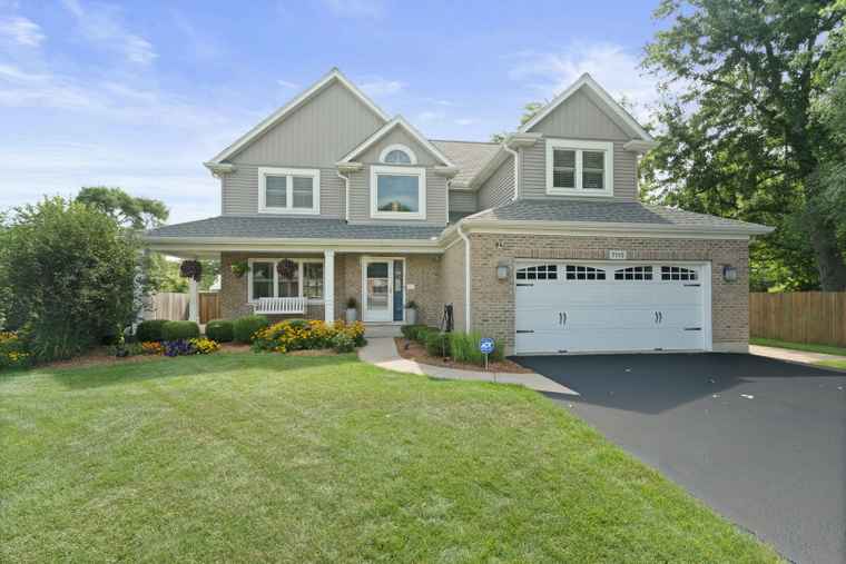 Photo of 7113 Eleanor Pl Darien, IL 60561