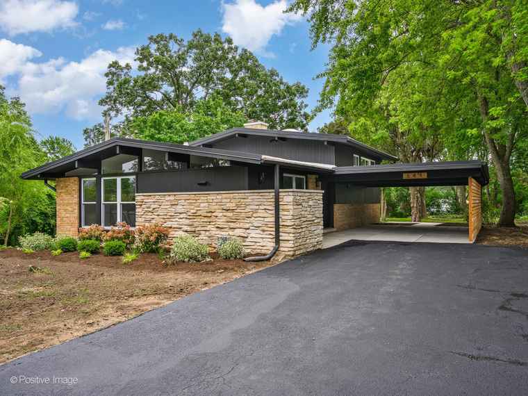 Photo of 644 Hyacinth Pl Highland Park, IL 60035