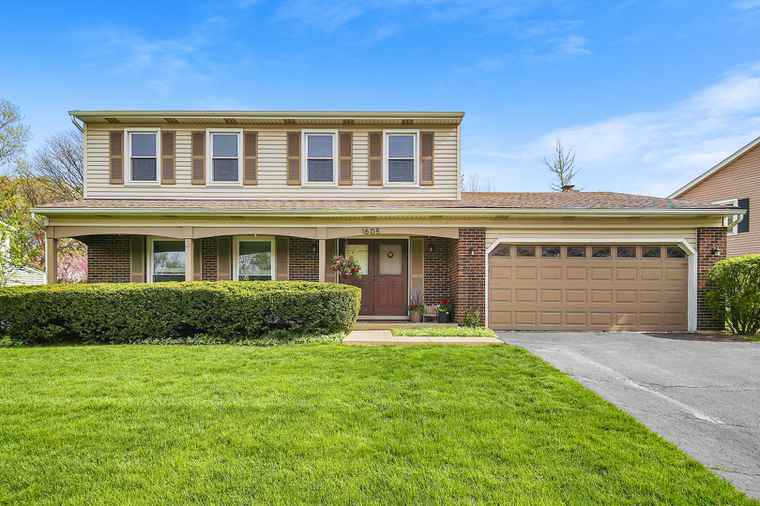 Photo of 1605 Plum Ct Downers Grove, IL 60515