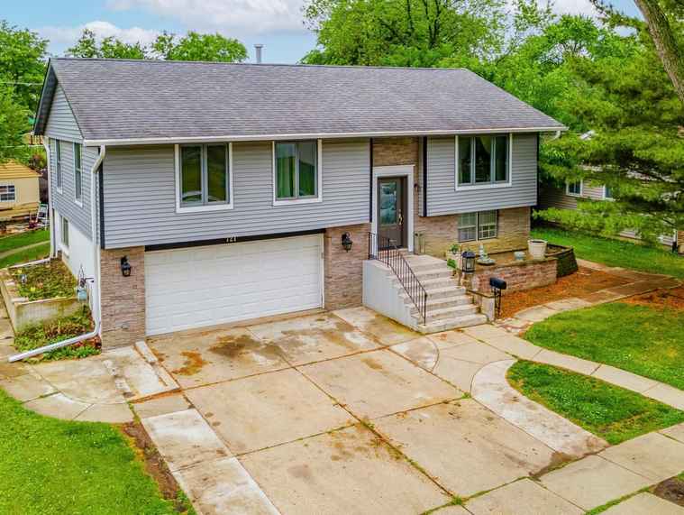 Photo of 721 Lacy Ave Streamwood, IL 60107