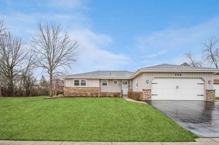 Photo of 702 Barberry Rd Highland Park, IL 60035