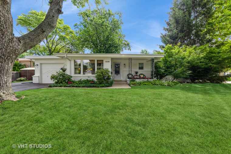 Photo of 1038 Brookside Ln Deerfield, IL 60015