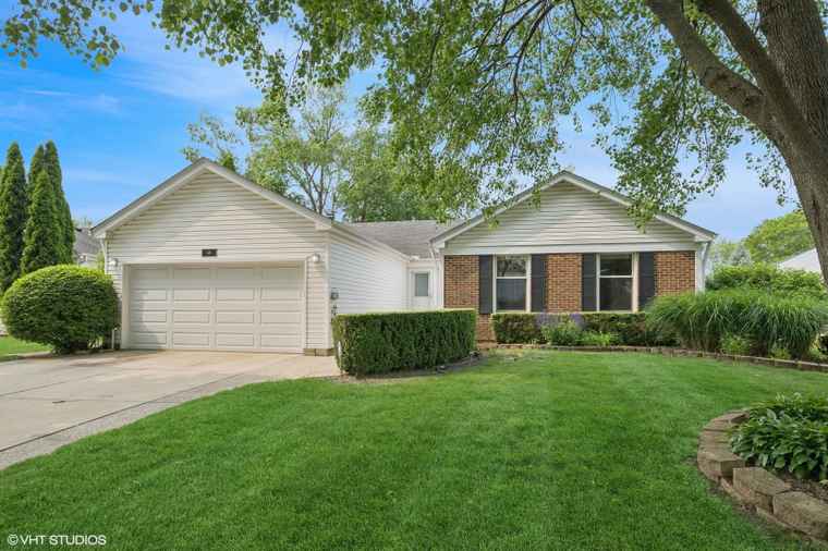 Photo of 449 Caren Dr Buffalo Grove, IL 60089