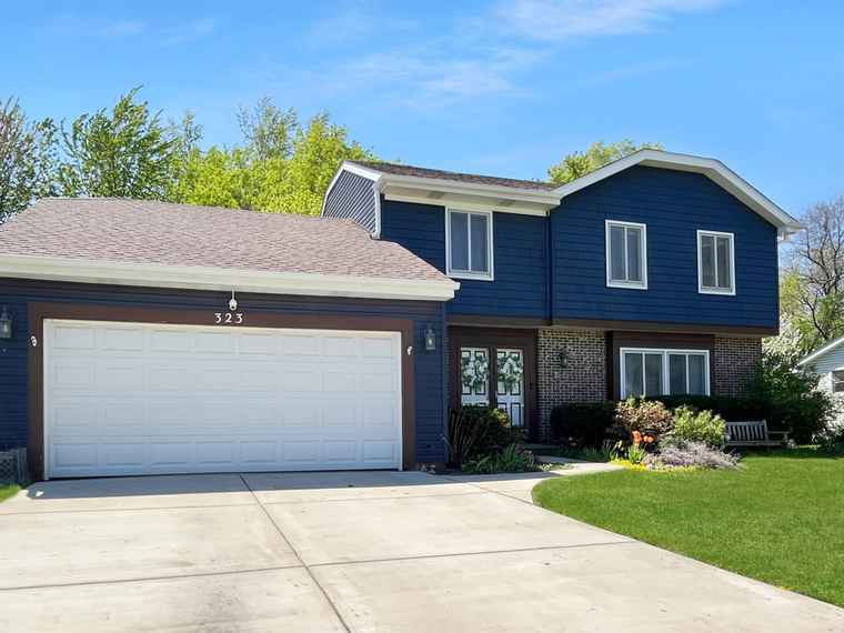 Photo of 323 W Golf Rd Libertyville, IL 60048