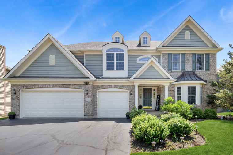 Photo of 6 Valhalla Ct Lake In The Hills, IL 60156