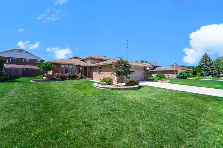 Photo of 8123 Tudor Ln Tinley Park, IL 60477