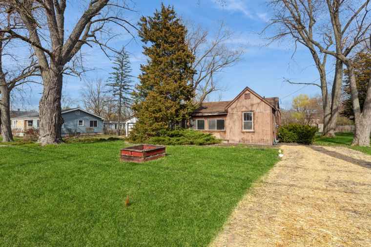Photo of 4809 Cumnor Rd Downers Grove, IL 60515