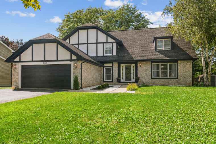 Photo of 700 Fairfield Ln Algonquin, IL 60102