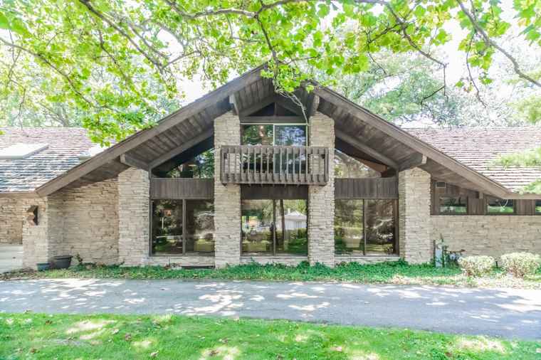 Photo of 8080 Wolf Rd Burr Ridge, IL 60527