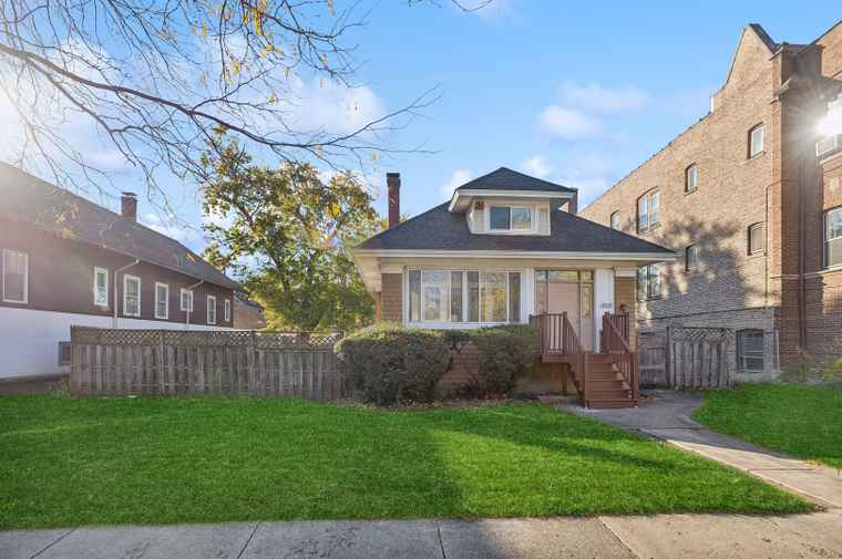 Photo of 212 S Austin Blvd Oak Park, IL 60304