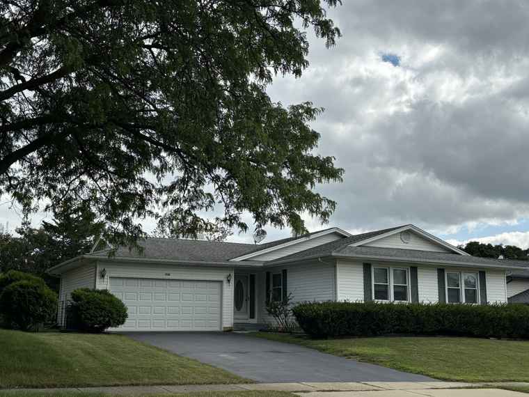 Photo of 1720 W Parkside Dr Hoffman Estates, IL 60192