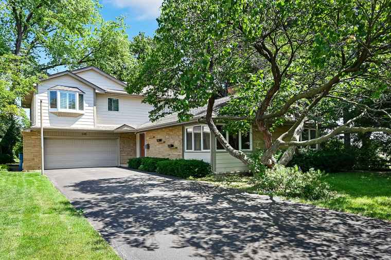 Photo of 545 Highland Rd Hinsdale, IL 60521