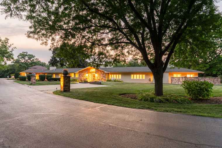 Photo of 208 Brookdale Ln Palatine, IL 60067