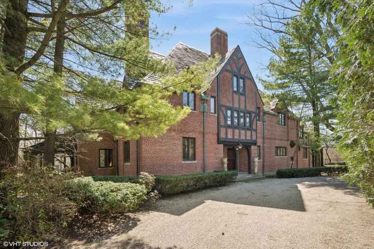 Photo of 1250 Westmoor Rd Winnetka, IL 60093