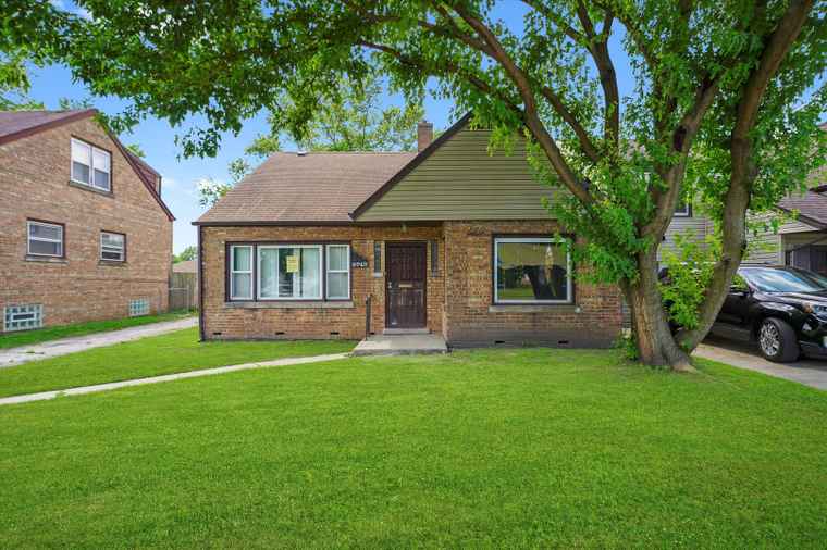 Photo of 8742 S Washtenaw Ave Evergreen Park, IL 60805