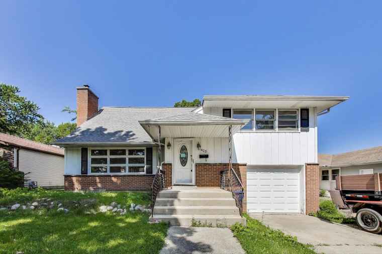 Photo of 403 Dalton Ave Mundelein, IL 60060