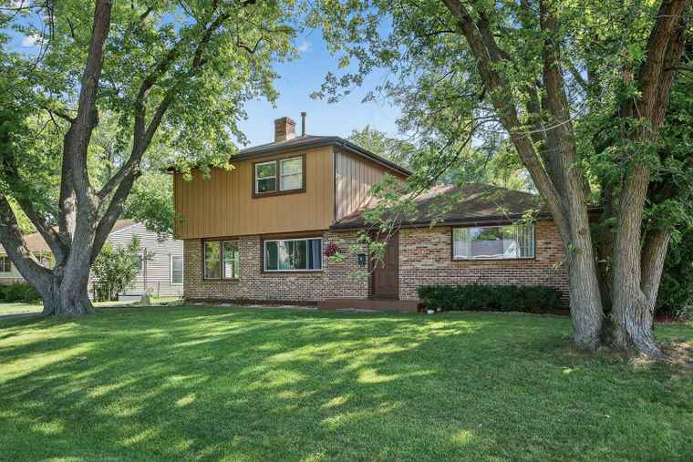 Photo of 13 Manor Rd Lake Zurich, IL 60047