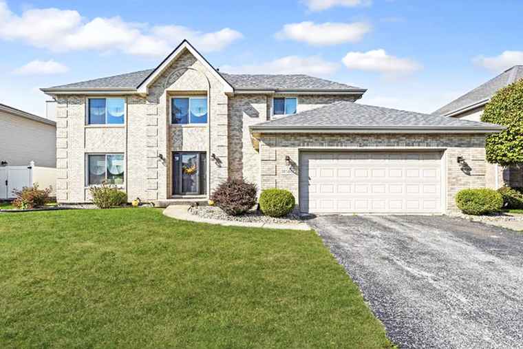 Photo of 18140 Crystal Ln Lansing, IL 60438