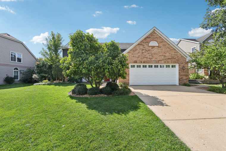 Photo of 306 Orchard Ln Bloomingdale, IL 60108