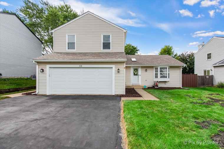 Photo of 108 Ascot Ln Streamwood, IL 60107