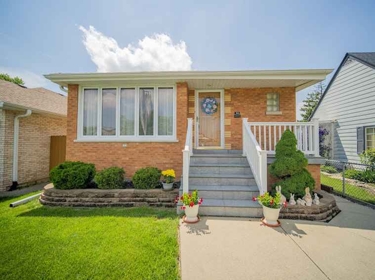 Photo of 7806 S Neenah Ave S Burbank, IL 60459
