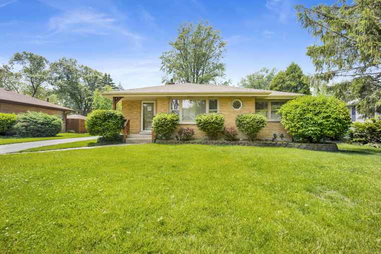 Photo of 648 S Illinois Ave Villa Park, IL 60181