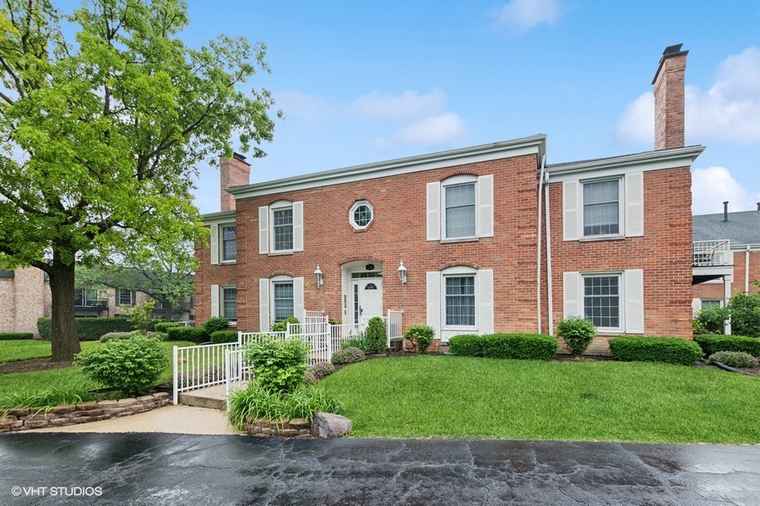 Photo of 128 Carriage Way Dr Unit 217B Burr Ridge, IL 60527