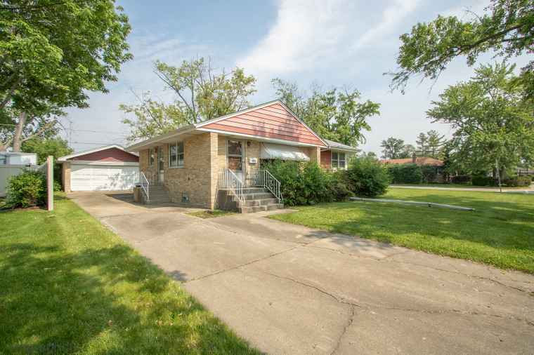 Photo of 4515 N Redwood Dr Norridge, IL 60706