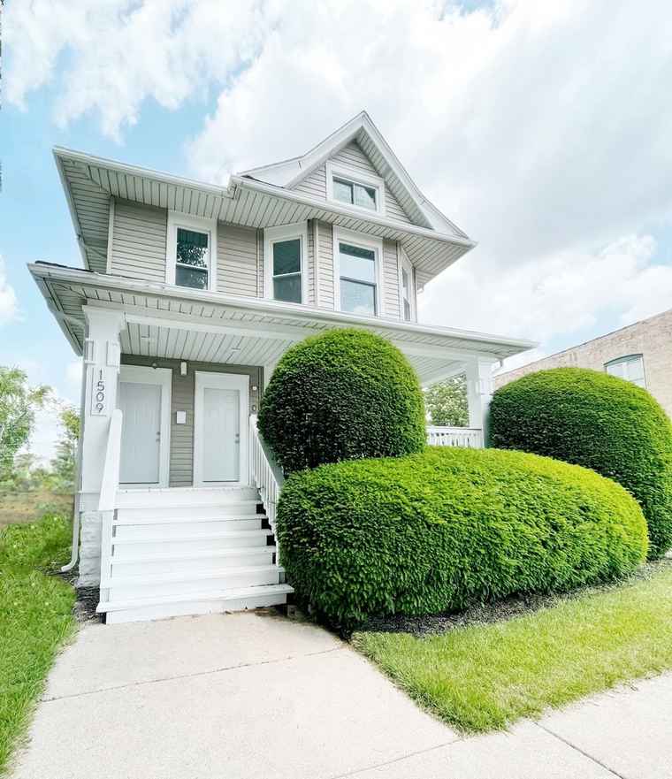 Photo of 1509 Saint Charles Rd Maywood, IL 60153