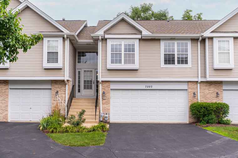 Photo of 2332 Old George Way Downers Grove, IL 60515