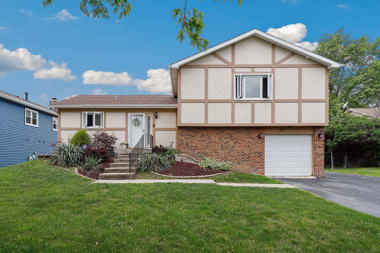 Photo of 228 Oriole Rd Matteson, IL 60443
