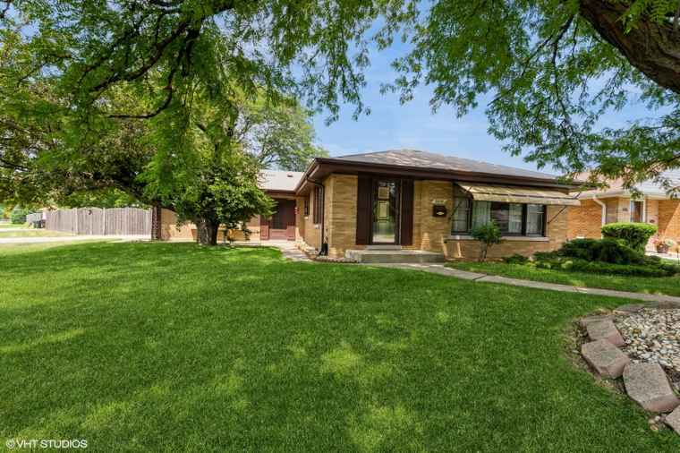 Photo of 5520 Harvard Ter Skokie, IL 60077