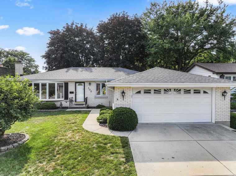 Photo of 302 N Marcella Rd Mount Prospect, IL 60056